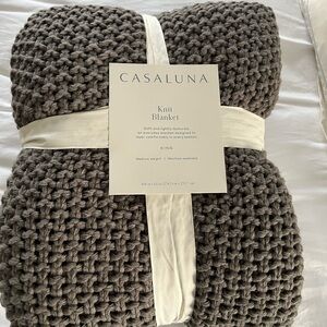 NWT Casaluna Chunky Knit Blanket in Gray